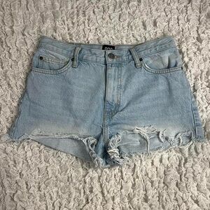 🍒URBAN OUTFITTERS BDG HIGH RISE DENIM SHORTS SIZE 28🍒